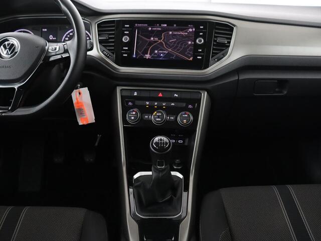 Volkswagen T-Roc 1.0 TSI Style Business | Trekhaak | Camera | Adaptive cruise | Carplay | Navigatie | Side Assist | Climate control | DAB | Parkeerhulp | Bluetooth
