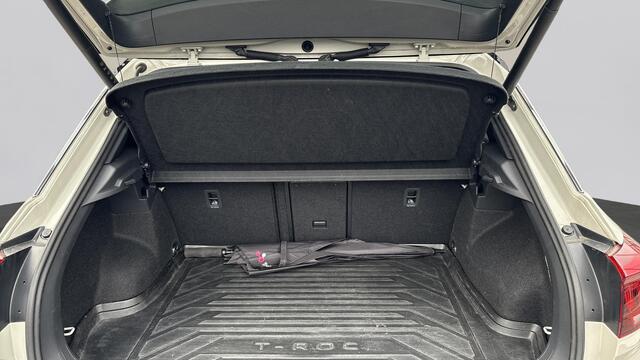 Volkswagen T-Roc 1.5 TSI DSG R-Line | IQ.Light | Camera | Keyless | 18" | Ascot Grey