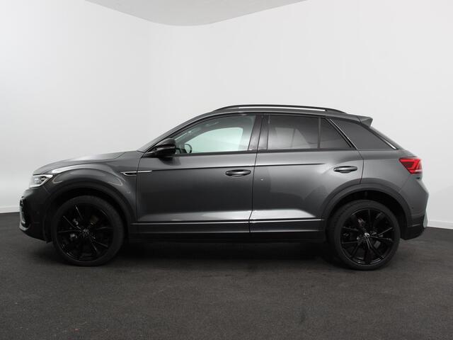 Volkswagen T-Roc 1.5 TSI DSG R-Line + Design pakket Black Automaat Climate control Stoelverwarming Stuurverwarming Parkeersensoren LED Adaptieve cruise control Camera Panorama dak Navigatie Apple Carplay/Android Auto Climate control