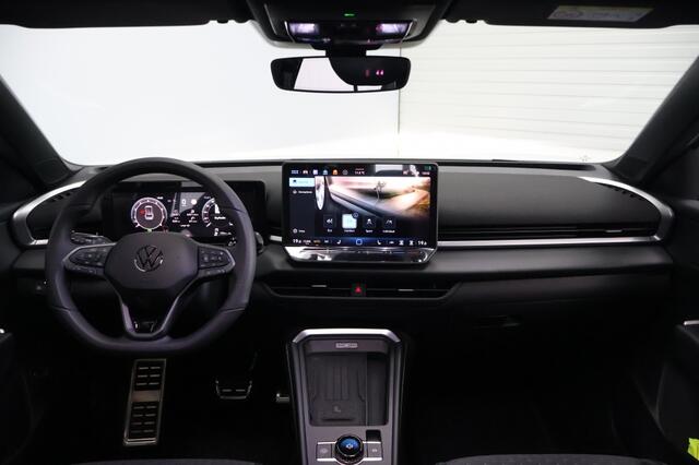 Volkswagen T-Roc 1.5 eTsi R-Line First Edition 150PK DSG Pano-Schuifdak, Trekhaak