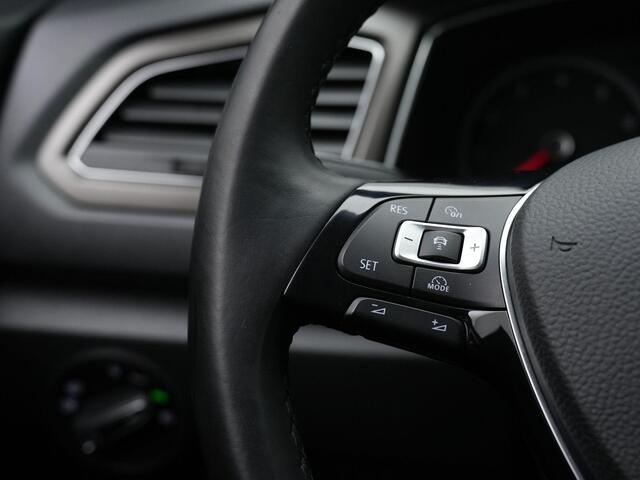 Volkswagen T-Roc 1.0 TSI 115 pk Style | Achteruitrijcamera | Stoelverwarming | Adaptive Cruise | Navigatie