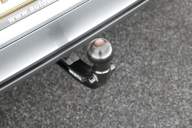 Volkswagen T-Roc 1.5 TSI 150pk R-Line Trekhaak Camera Stoelverwarming + Massage Virtual Cockpit Navigatie