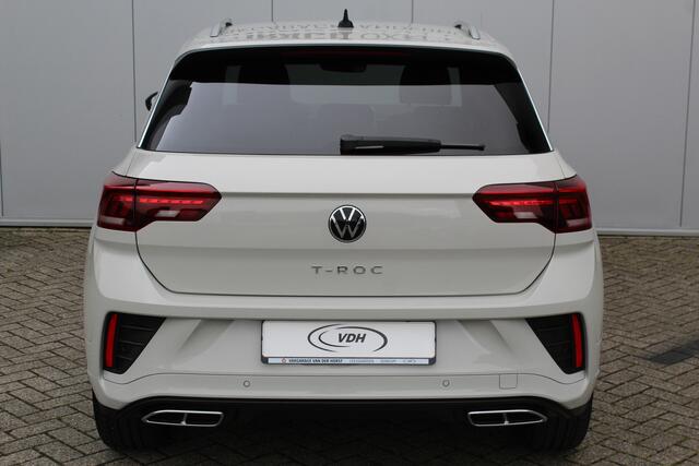 Volkswagen T-Roc 1.5-150pk R-Line Edition DSG-AUTOMAAT ! Gun u het comfort van een automaat ! Slechts 15.000km ! Stoel- en stuurwielverw., IQ-light, Adaptieve cruise cntrl, Navigatie by Apple Carplay/Android auto, Autm. airco dual, Camera, Elektr. achterklep etc.