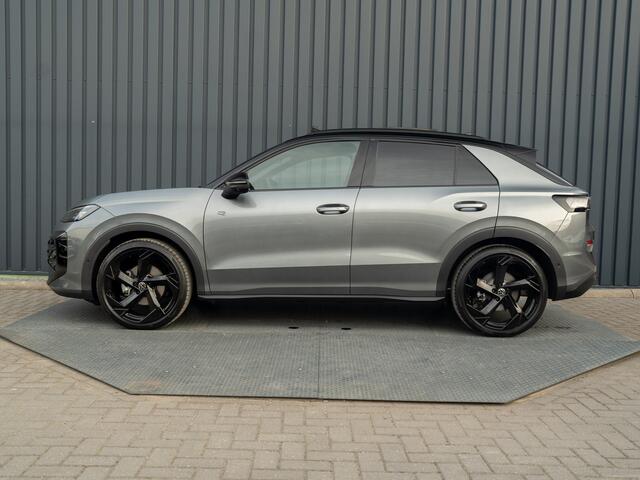 Volkswagen T-Roc 1.5 eTsi R-Line First Edition | Trekhaak wegkl. | 360 Camera | Panodak | Harman/Kardon | Prijs Rijklaar!!