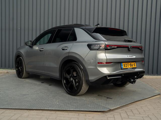 Volkswagen T-Roc 1.5 eTsi R-Line First Edition | Trekhaak wegkl. | 360 Camera | Panodak | Harman/Kardon | Prijs Rijklaar!!