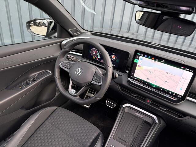 Volkswagen T-Roc 1.5 eTsi R-Line First Edition | Trekhaak wegkl. | 360 Camera | Panodak | Harman/Kardon | Prijs Rijklaar!!