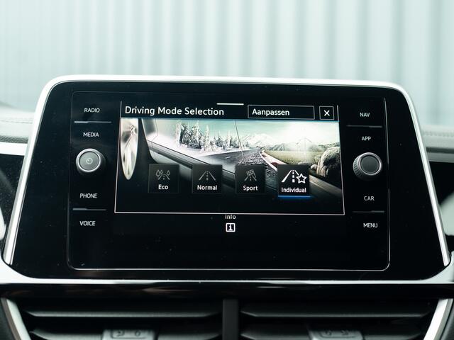 Volkswagen T-Roc 1.5 TSI R-Line Business | Trekhaak afnb. | Camera | Stoelverwarming | Prijs Rijklaar!!