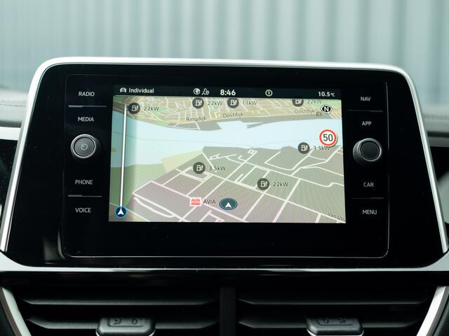 Volkswagen T-Roc 1.5 TSI R-Line Business | Trekhaak afnb. | Camera | Stoelverwarming | Prijs Rijklaar!!