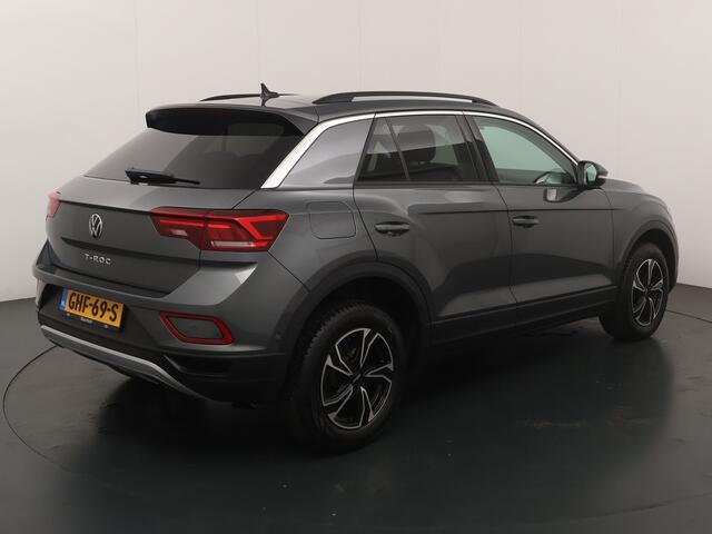 Volkswagen T-Roc 1.0 TSI 110 pk Life Business | Navi | Clima | LED | Stoelverwarming | 4 seiz. banden | Privacy glass