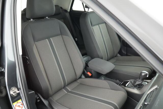 Volkswagen T-Roc 1.5 TSI 150pk DSG Style Trekhaak Camera Stoelverwarming Navigatie