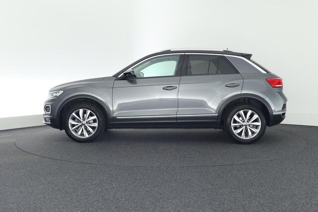 Volkswagen T-Roc 1.5 TSI 150pk DSG Style Trekhaak Camera Stoelverwarming Navigatie