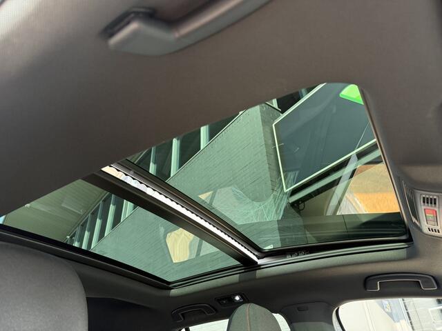 Volkswagen T-Roc 1.5 TSI Sport Panodak Navi Camera El.Klep Trekhaak