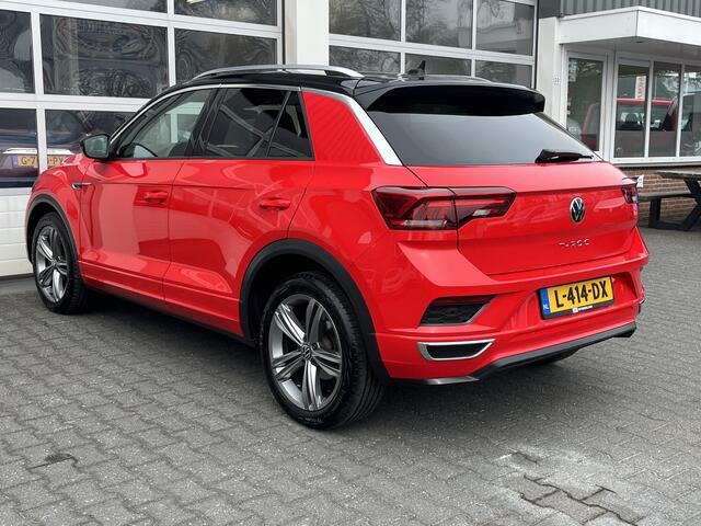 Volkswagen T-Roc 1.5 TSI Sport Business R-line Digitaal display Stoelverwarming Electrische achterklep Airco Cruise controle Apple carplay Telefoonverbinding Navigatiesysteem