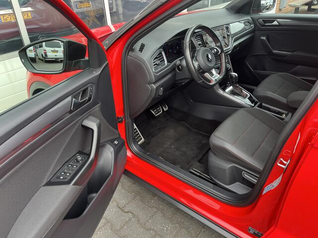 Volkswagen T-Roc 1.5 TSI Sport Business R-line Digitaal display Stoelverwarming Electrische achterklep Airco Cruise controle Apple carplay Telefoonverbinding Navigatiesysteem