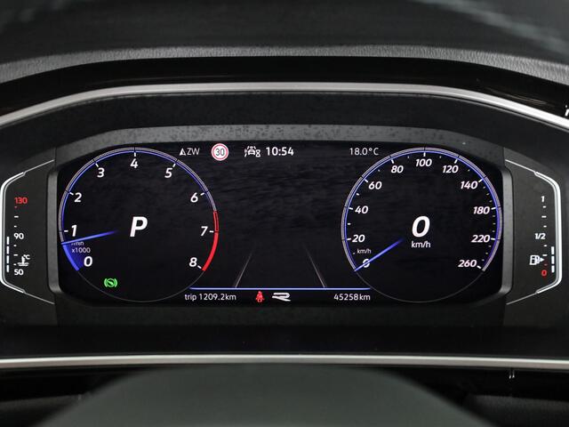 Volkswagen T-Roc 1.5 TSI R-Line | DSG | Navigatie | Camera | Dodehoeksensoren |