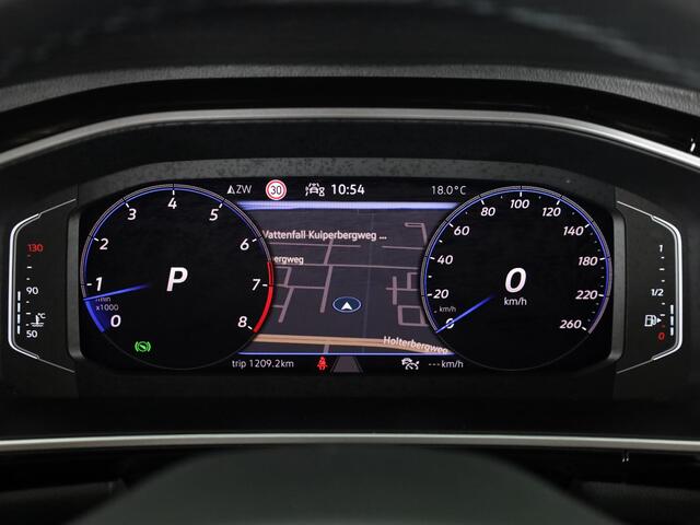 Volkswagen T-Roc 1.5 TSI R-Line | DSG | Navigatie | Camera | Dodehoeksensoren |