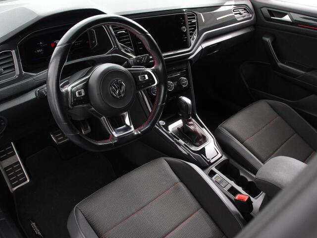 Volkswagen T-Roc 1.5 TSI Sport R-Design Automaat Navigatie Stoelverwarming Afneembare trekhaak Sfeerverlichting LED Lichtmetalen velgen Adaptieve cruise control Apple Carplay/ Andriod Auto Digitale cockpit