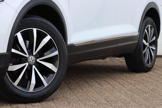 Volkswagen T-Roc 1.0 TSI Sport 115pk | Stoel- en Stuurverwarming | Adaptive | Sensoren