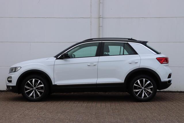 Volkswagen T-Roc 1.0 TSI Sport 115pk | Stoel- en Stuurverwarming | Adaptive | Sensoren