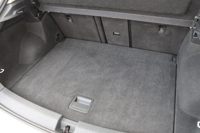 Volkswagen T-Roc 1.0 TSI Sport 115pk | Stoel- en Stuurverwarming | Adaptive | Sensoren