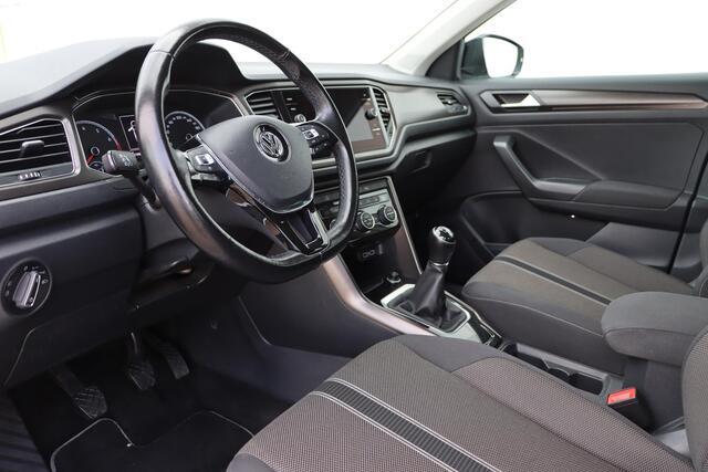 Volkswagen T-Roc 1.0 TSI Sport 115pk | Stoel- en Stuurverwarming | Adaptive | Sensoren