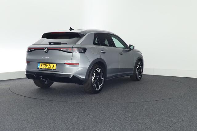 Volkswagen T-Roc 1.5 eTsi 150pk DSG R-Line First Edition Trekhaak Camera Keyless Stoelverwarming Virtual Cockpit Navigatie