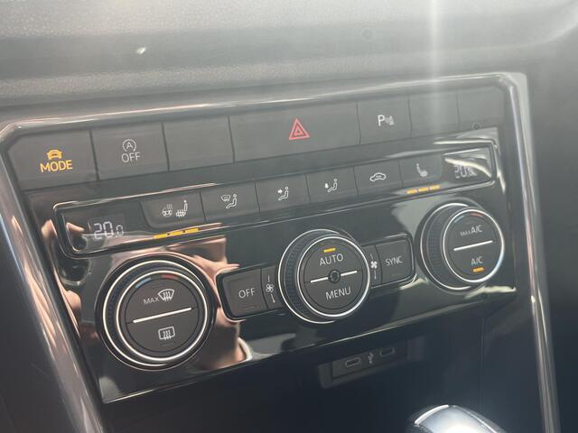 Volkswagen T-Roc 1.5 TSI Sport / Keyless Entry & Start / Achteruitrijcamera / Apple Carplay & Android Auto / DAB Radio / Elektrische achterklep / Lichtmetalen velgen 17" /