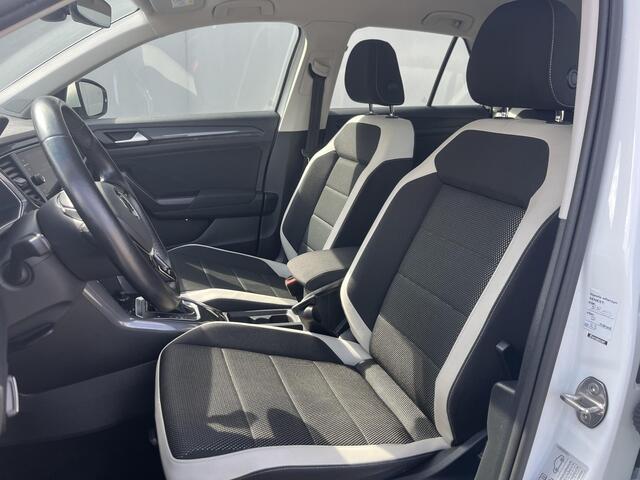 Volkswagen T-Roc 1.5 TSI Sport / Keyless Entry & Start / Achteruitrijcamera / Apple Carplay & Android Auto / DAB Radio / Elektrische achterklep / Lichtmetalen velgen 17" /