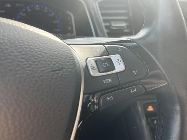 Volkswagen T-Roc 1.5 TSI Sport / Keyless Entry & Start / Achteruitrijcamera / Apple Carplay & Android Auto / DAB Radio / Elektrische achterklep / Lichtmetalen velgen 17" /