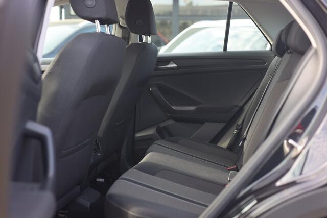 Volkswagen T-Roc 1.5 TSI STYLE I TREKHAAK I CARPLAY I ADAPTIEF CC