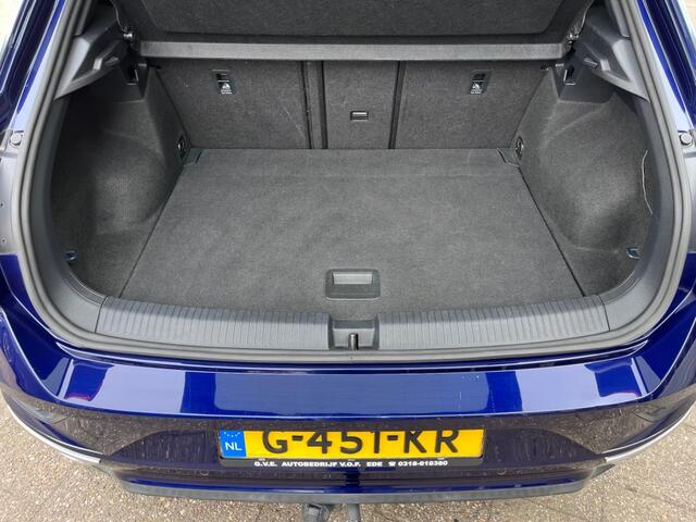 Volkswagen T-Roc 1.5 TSI SPORT R-LINE AUTOMAAT NAV COMPLEET.
