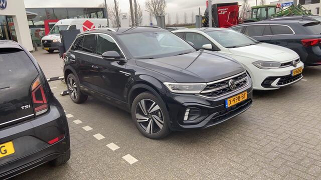 Volkswagen T-Roc 1.5 TSI R-Line Business+ Achteruitrijcamera (rear view), parkeersensoren voor en achter (pdc), digital cockpit pro, R-Line in- en exterieur, LED Matrix (IQ.Lights), climatronic, navigatie, 18" 'Nevada' LMV, verwarmbare voorstoelen, verwarmbaar multifuncti