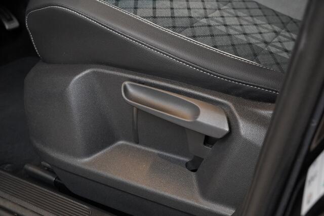 Volkswagen T-Roc 1.5TSI/ 150pk R-Line DSG|2022|Trekhaak|18"LMV|PDC+Assist|Cruise+ACC|Stoelverwarming|Carplay/AndroidAuto|Blindspot