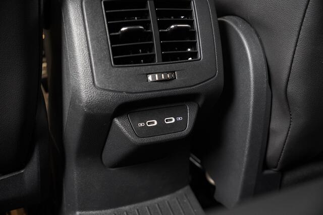 Volkswagen T-Roc 1.5TSI/ 150pk R-Line DSG|2022|Trekhaak|18"LMV|PDC+Assist|Cruise+ACC|Stoelverwarming|Carplay/AndroidAuto|Blindspot