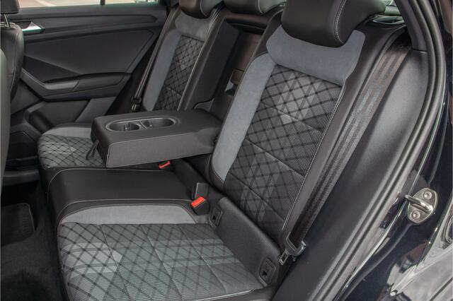 Volkswagen T-Roc 1.0 TSI R-Line, Panoramadak, Matrix LED, Camera, Stoelverwarming, Carplay, Adaptive Cruise, Park Assist.