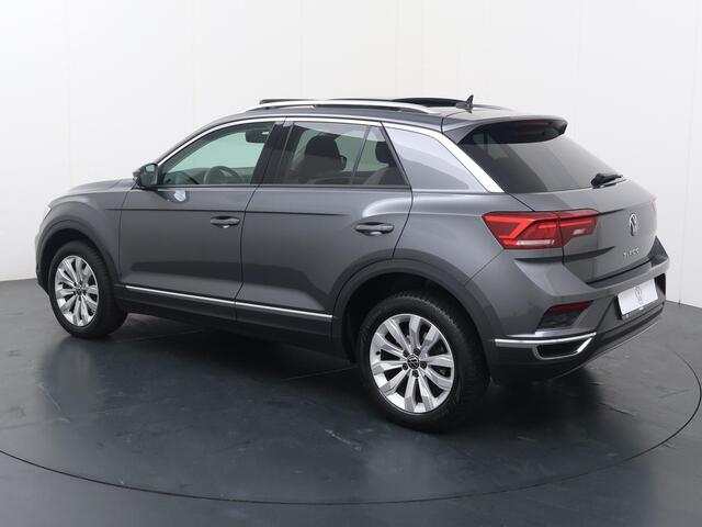 Volkswagen T-Roc 1.5 TSI Sport | 150 PK | Automaat | Panoramadak | Navigatiesysteem |