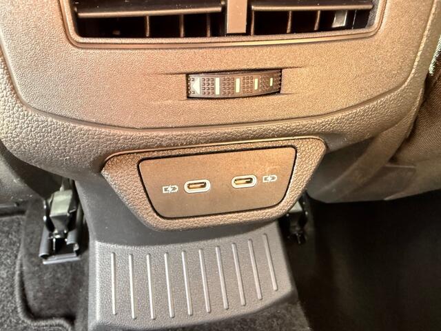 Volkswagen T-Roc 1.5 TSI STYLE BUSINESS AUTOMAAT