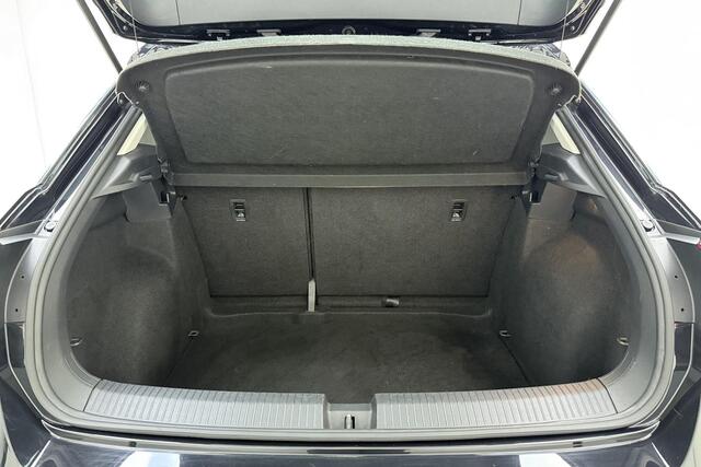 Volkswagen T-Roc 1.0 TSI Style | 115PK | Stoelverwarming | Parkeersensoren achter | Trekhaak | Climate Control | Bluetooth