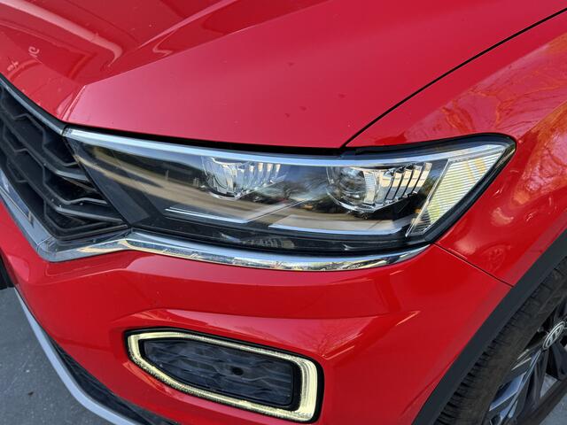 Volkswagen T-Roc 1.5 TSI 150pk DSG Sport Stoelverwarming Virtual Cockpit Navigatie Trekhaak Climate Control LED Koplampen