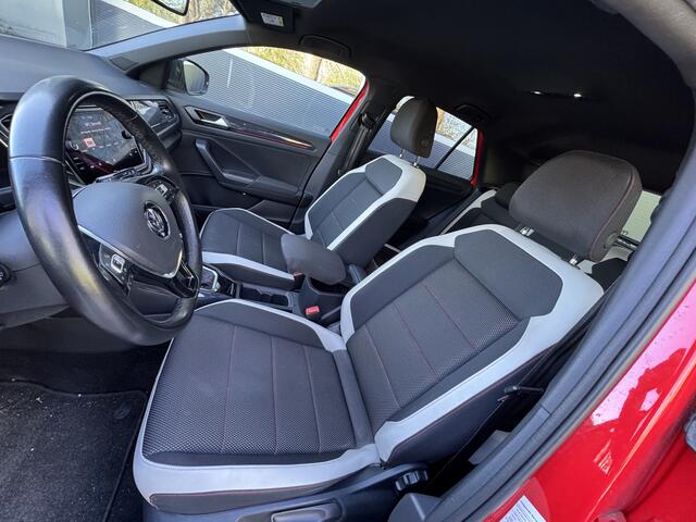 Volkswagen T-Roc 1.5 TSI 150pk DSG Sport Stoelverwarming Virtual Cockpit Navigatie Trekhaak Climate Control LED Koplampen