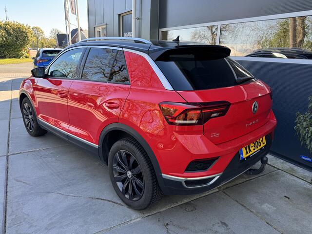 Volkswagen T-Roc 1.5 TSI 150pk DSG Sport Stoelverwarming Virtual Cockpit Navigatie Trekhaak Climate Control LED Koplampen