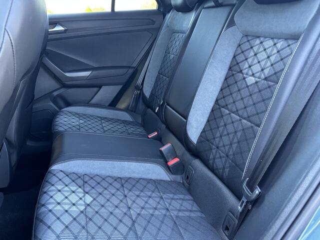 Volkswagen T-Roc 1.5 TSI R-Line Business+ Stoelverwarming, App-Connect & Camera