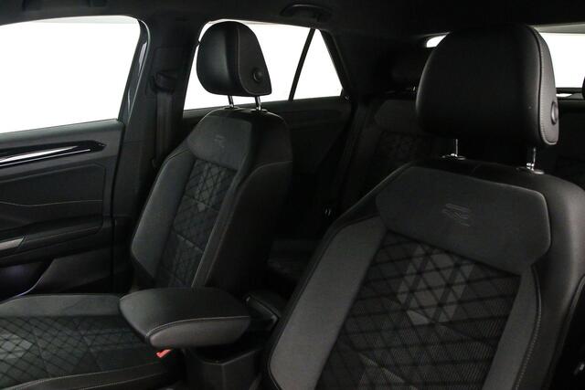 Volkswagen T-Roc R-Line 1.5 TSI 150pk DSG Automaat Trekhaak, Adaptive cruise control, Elektrische achterklep, Achteruitrijcamera, LED koplampen, Stoelverwarming