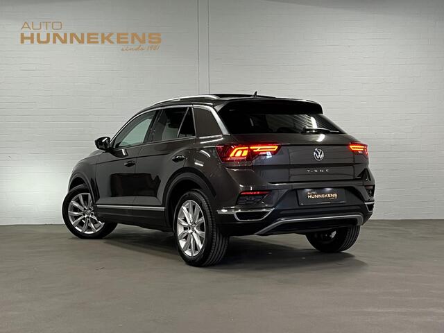 Volkswagen T-Roc 1.5 TSI Sport Open dak | Adapt. cruise | Carplay | Climate control | Navigatie | 18'' lichtmetalen wielen