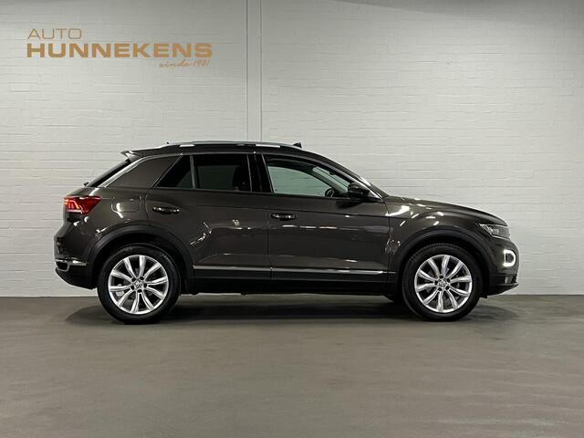 Volkswagen T-Roc 1.5 TSI Sport Open dak | Adapt. cruise | Carplay | Climate control | Navigatie | 18'' lichtmetalen wielen