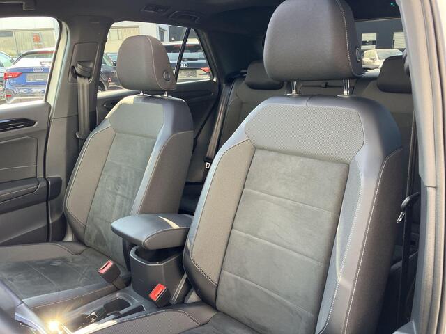 Volkswagen T-Roc 1.5TSI/150PK R-Line Black Style DSG · Panoramadak · Apple/Android Car Play · Trekhaak · Camera ·