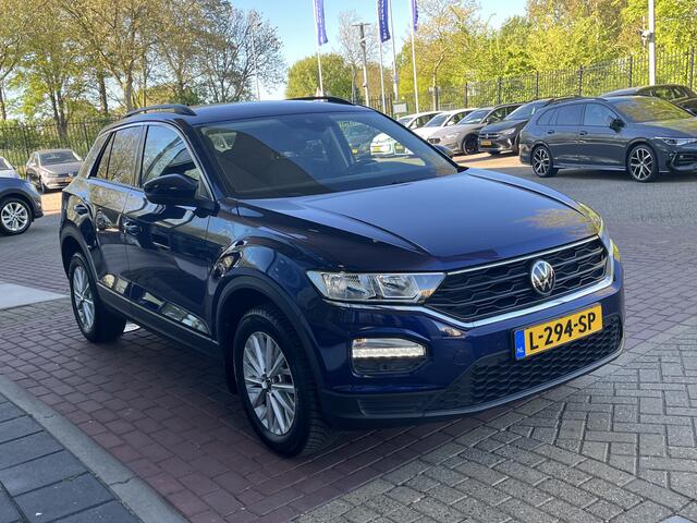 Volkswagen T-Roc 1.0 TSI Style Business / Stoelverwarming / Adaptive Cruise / Navi / PDC