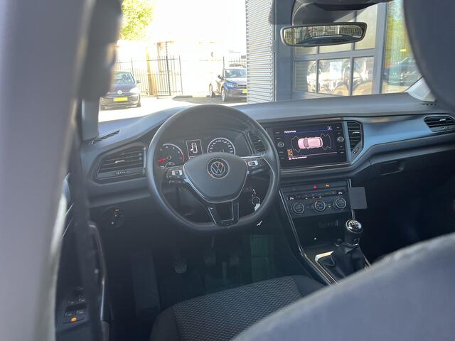 Volkswagen T-Roc 1.0 TSI Style Business / Stoelverwarming / Adaptive Cruise / Navi / PDC