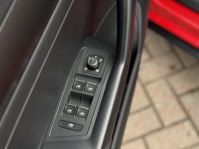 Volkswagen T-Roc 1.0 TSI Style slechts 77.628km!!! | PDC V+A | Navi | ACC | Apple Carplay/Android Auto | Clima | LM Velgen | RIJKLAARPRIJS INCL 12 MAANDEN GARANTIE EN BEURT