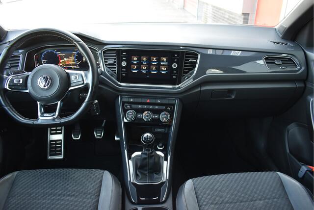 Volkswagen T-Roc 1.5 TSI R-line Virtual cockpit, Trekhaak, Adaptive cruise, Carplay, DAB, NAP
